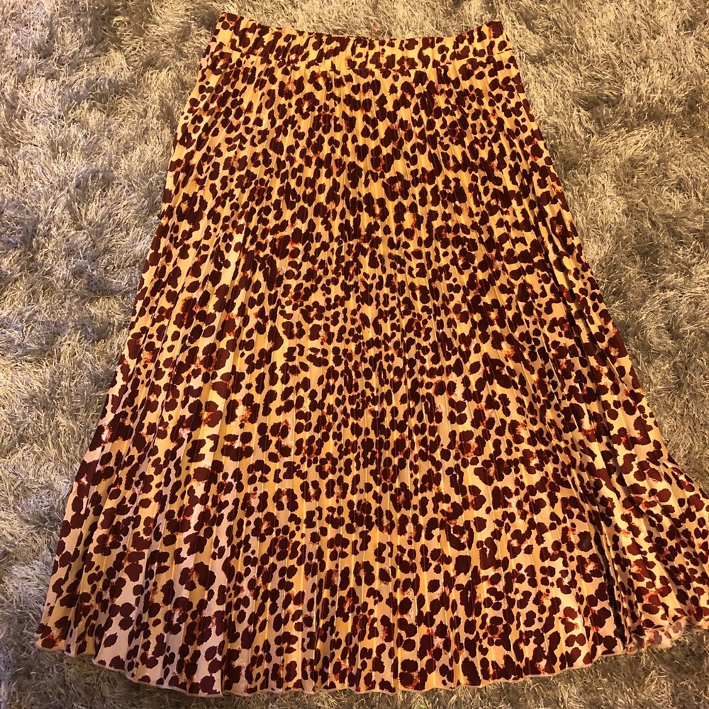 Cheetah pleated skirt